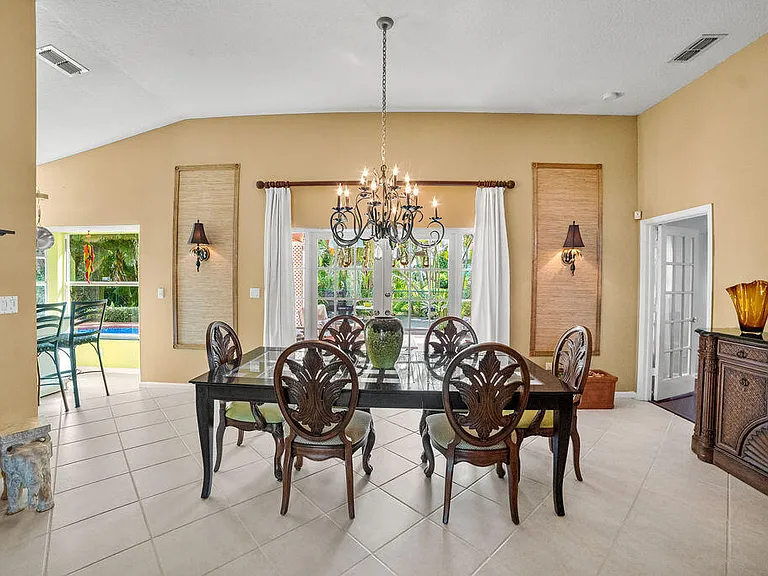 1256 Lake Breeze Dr — Photo 8