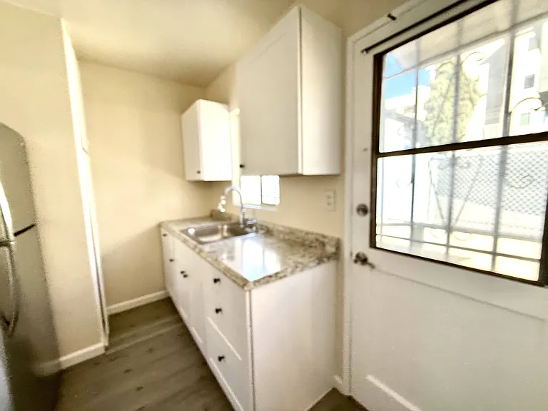 7234 S La Cienega Blvd #4 — Photo 9