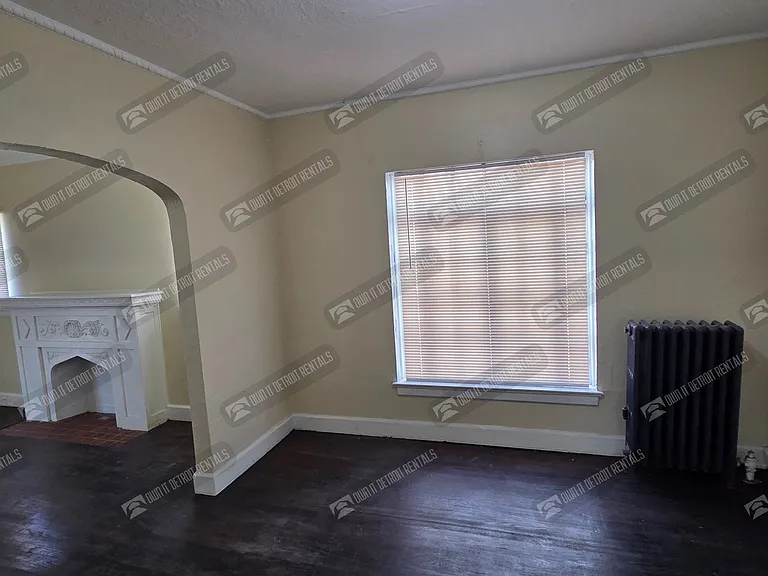 13918 Roselawn St — Photo 9
