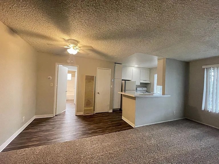 Sharis Apartments — Photo 7