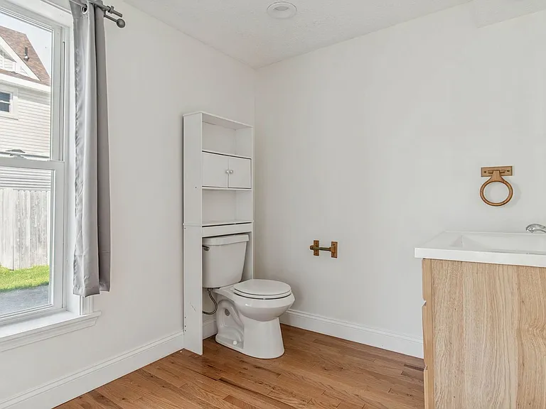 152 N Main St — Photo 15