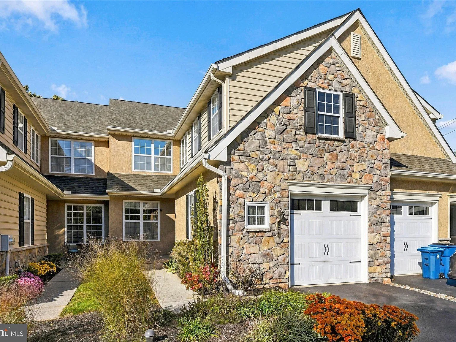 3 bed, 4.0 bath, 2969 sqft, $3,350 — Photo 1