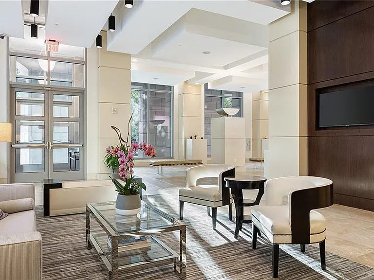 2795 Peachtree Rd NE #1701 — Photo 33