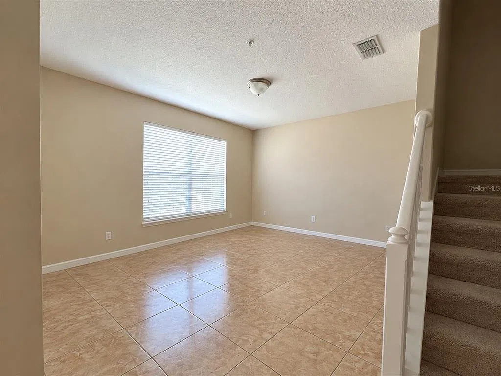 3 bed, 2.5 bath, 1910 sqft, $2,150 — Photo 4