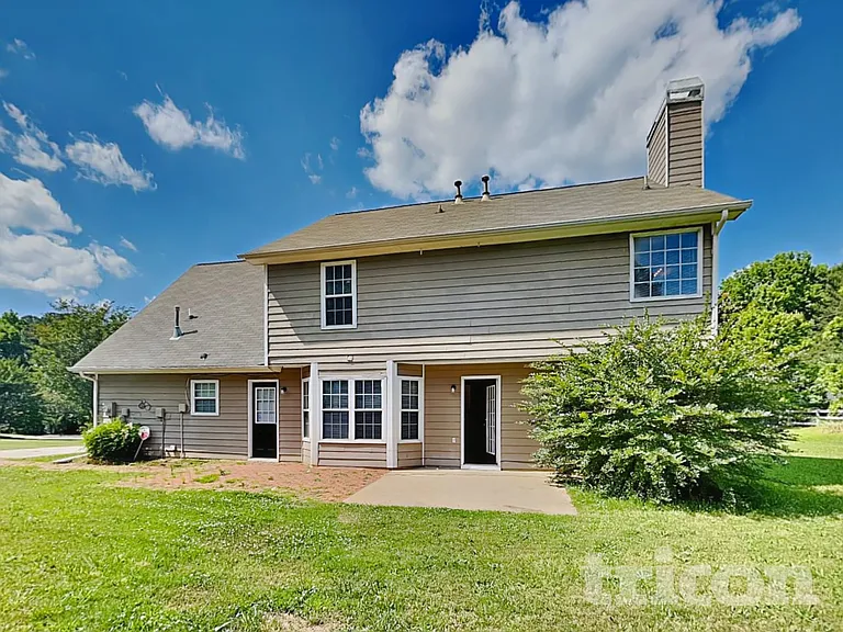 101 Midland Dr — Photo 21