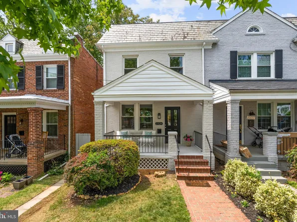 2324 Huidekoper Pl NW, Washington, DC 20007