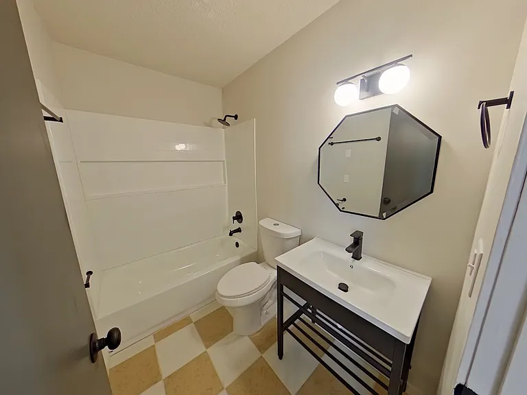 University Manor - Newly Renovated Units just a short walk from Campus! — Photo 55
