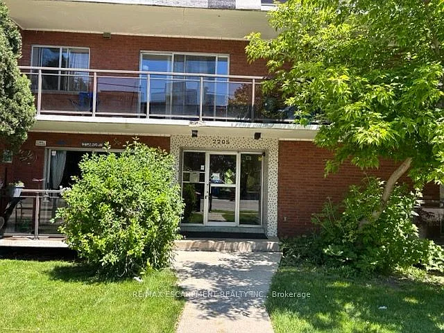 3 bed, $2,250 — Photo 1