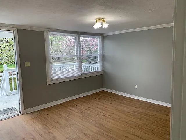 325 Evergreen Rd — Photo 5
