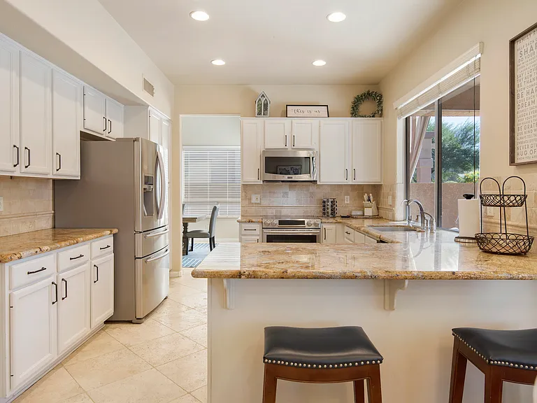 6419 E Betty Elyse Ln — Photo 3