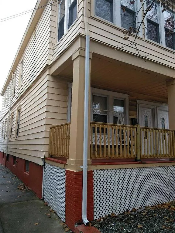555 Carson Ave photo 1