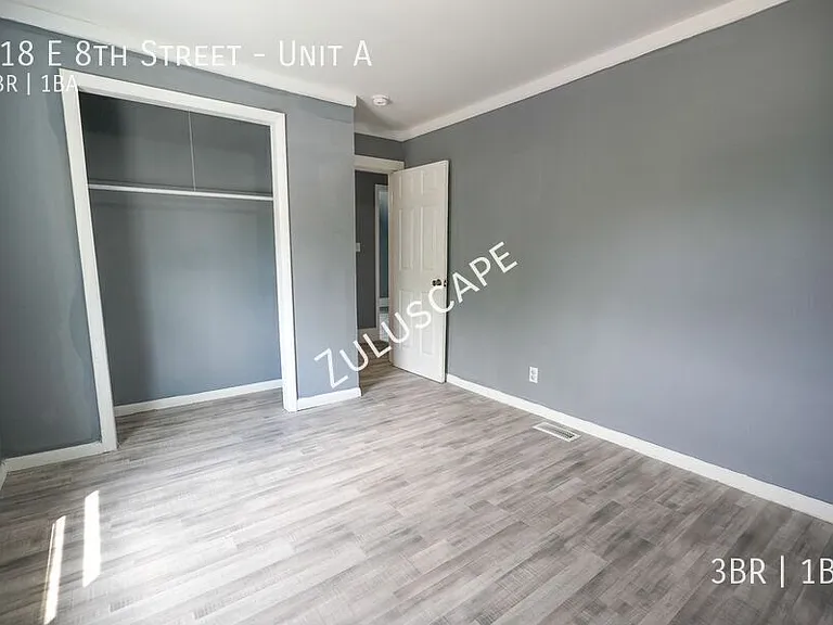 218 E 8th St #A — Photo 8