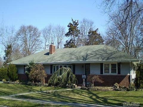 1st image of 17 Peconic Dr
