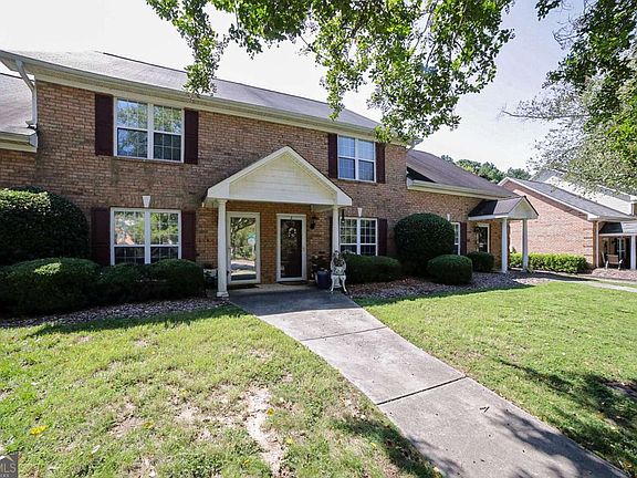 3rd image of 211 Littleton Way