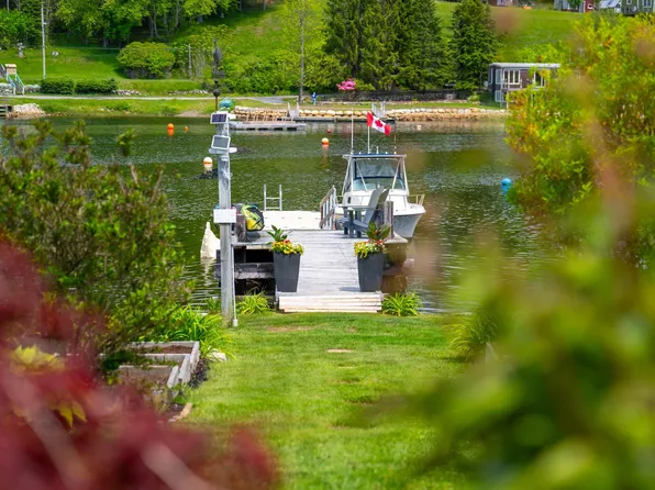 103 Granite St, Chester, NS B0J 1J0