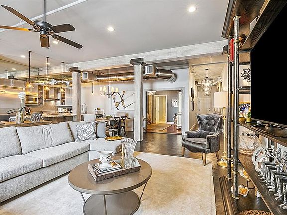 4th image of 900 S Peters St #3