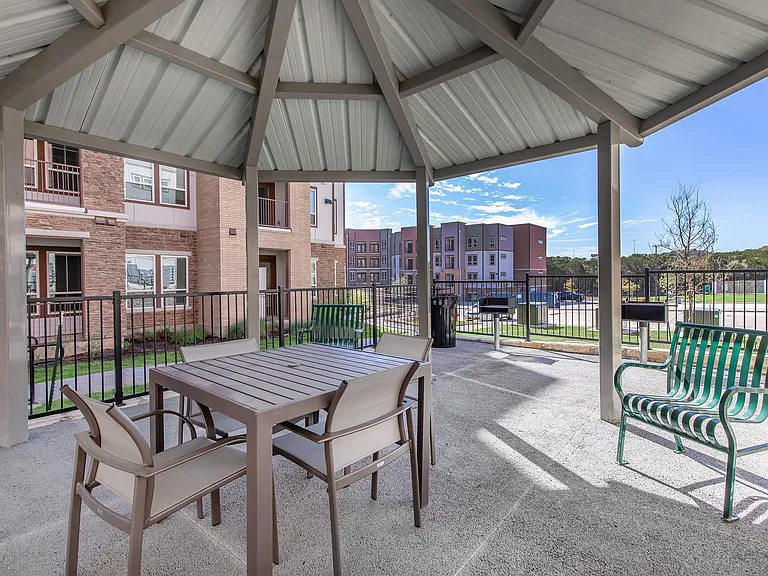 Spring Villas Apartments — Photo 6