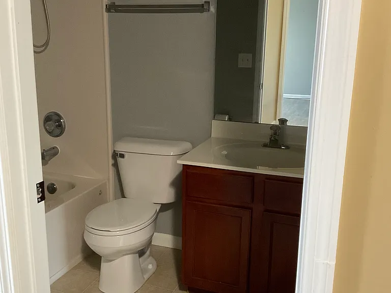 Upstair second full bathroom