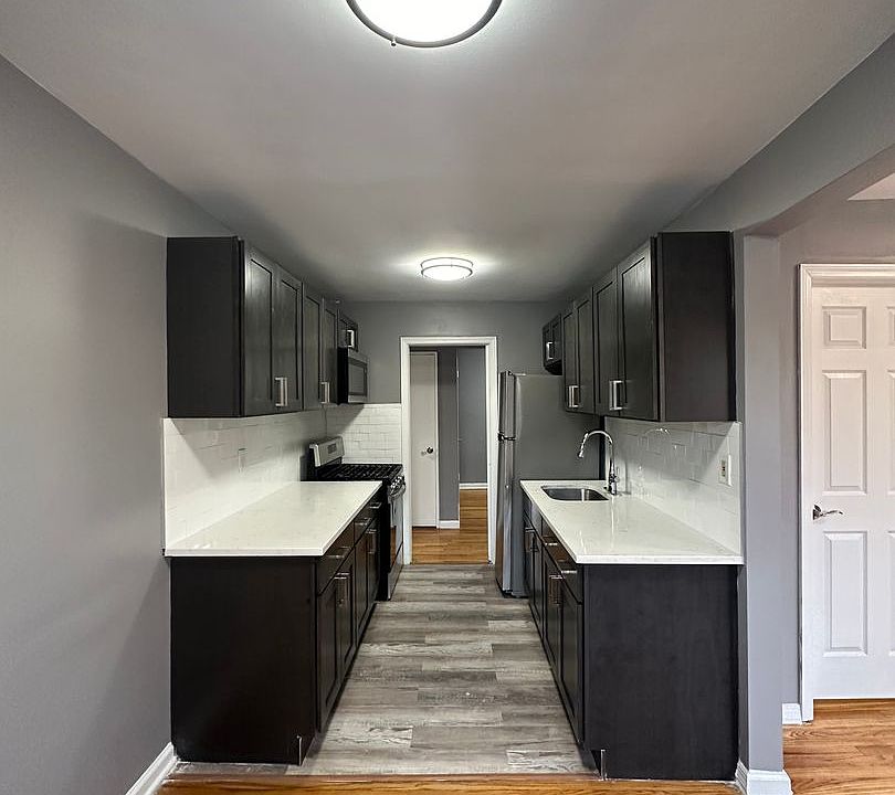 1st image of 122-138 E 7th St #128-203