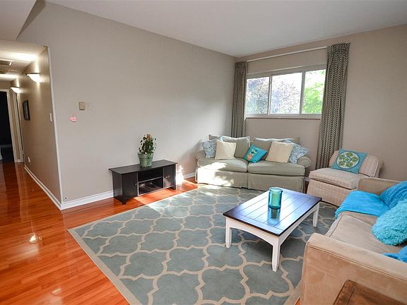 4th image of 1960 N Parkway Ave #102