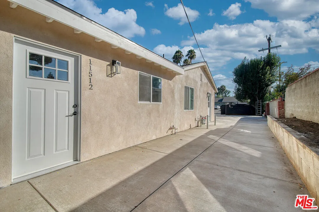 2 bed, 1.0 bath, $2,850 — Photo 1