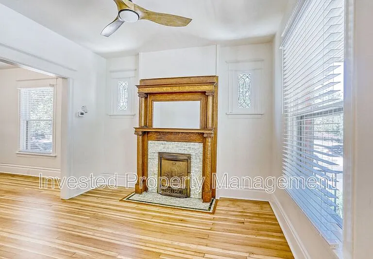 3027 N Hooker St — Photo 4
