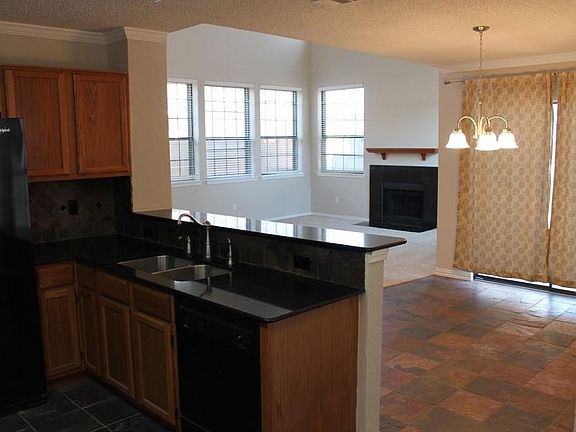 5th image of 917 Azalia Dr