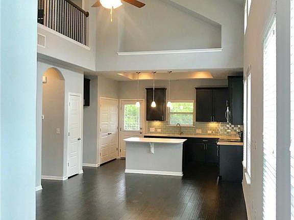 5th image of 3240 E Whitestone Blvd Unit 20