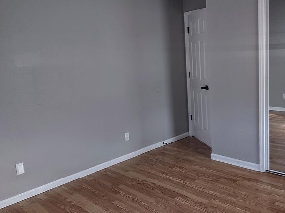 4th image of 715 NE Barnes Dr APT A