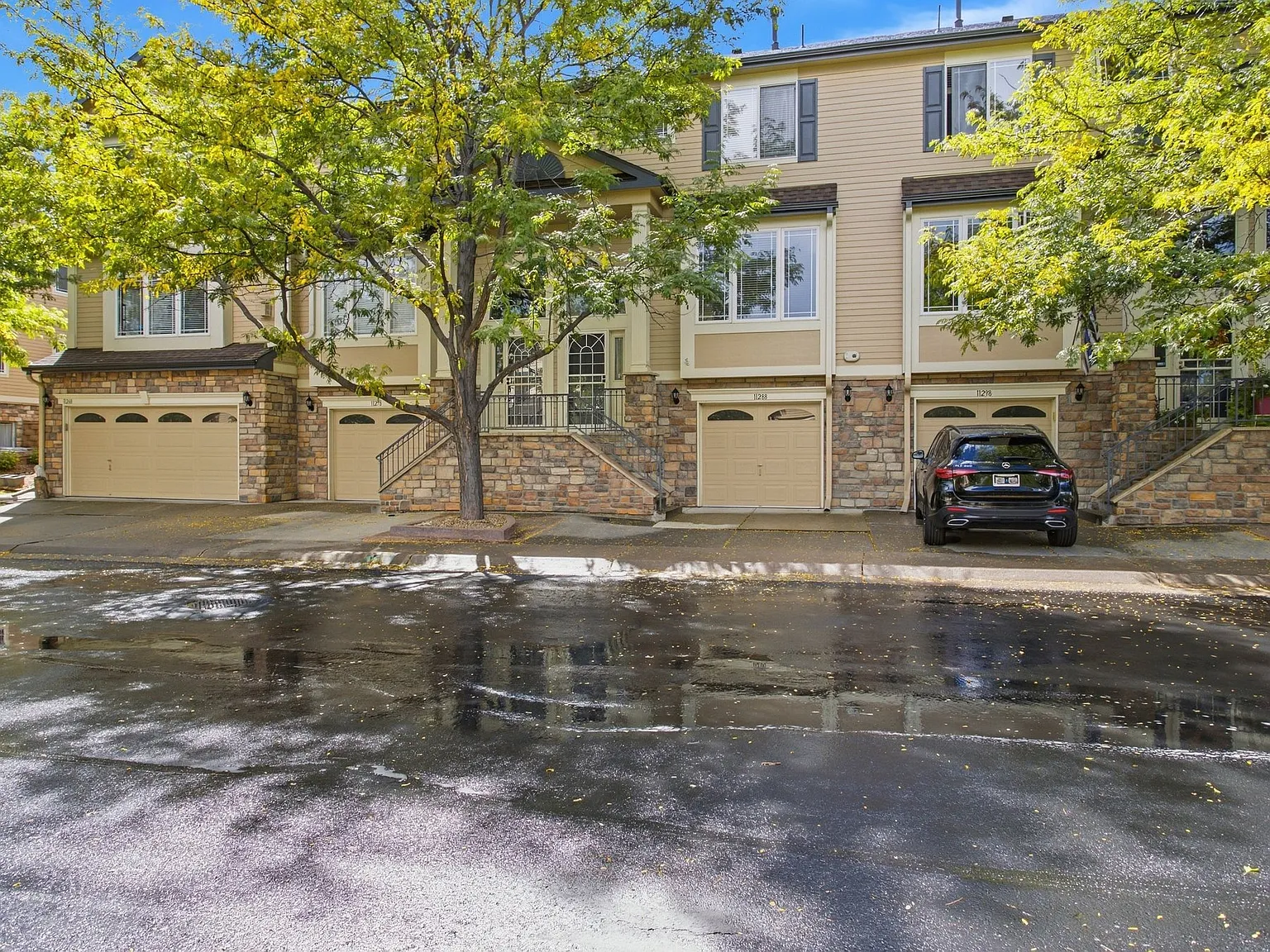2 bed, 2.5 bath, 2001 sqft, $2,850 — Photo 2