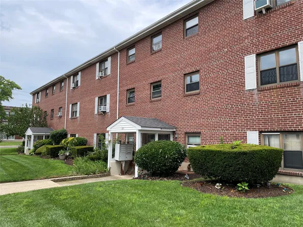 121 Park Avenue #C4, Amityville, NY 11701