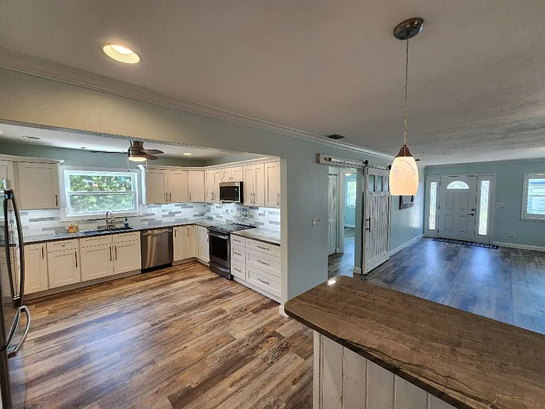 110 Surf St — Photo 7