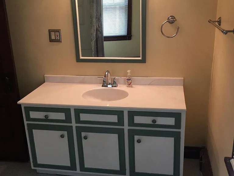 425 W Chocolate Ave — Photo 2