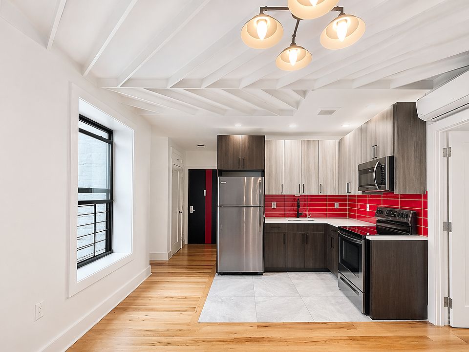 1st image of 936 De Kalb Ave #204