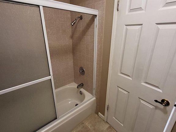5th image of 11 Acorn Cir