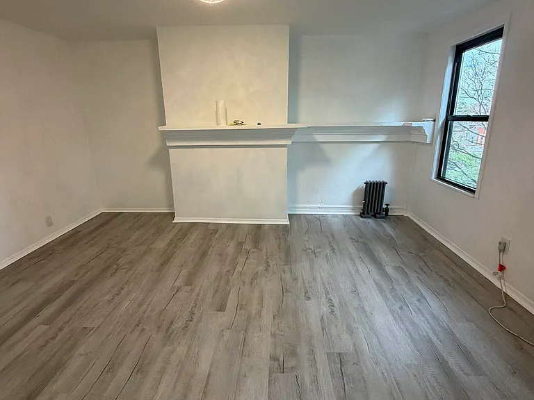337 49th St #3R — Photo 4