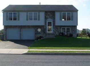203 Wyndmead Ln, Douglassville, PA 19518