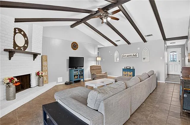 3 bed, 2.0 bath, 1460 sqft, $1,950 — Photo 3