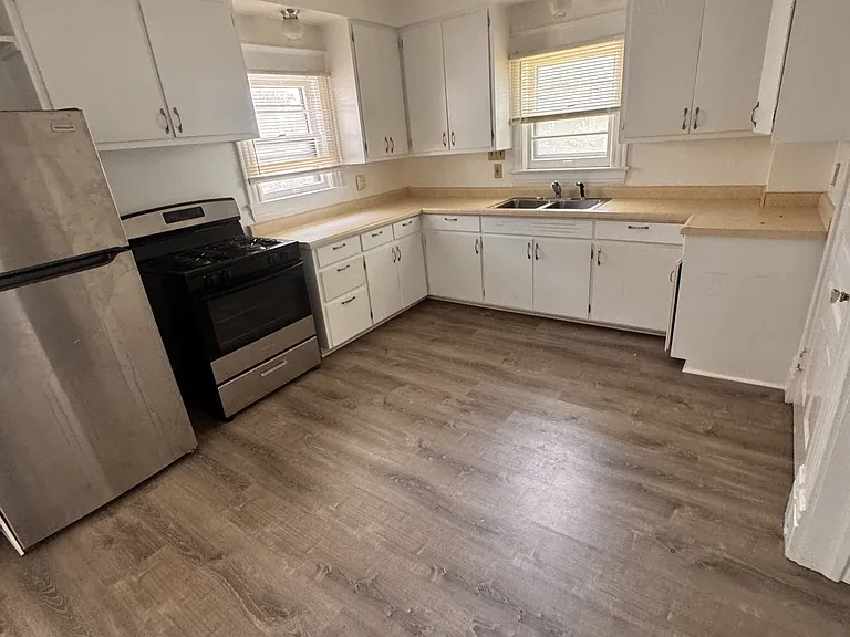1432 Hayes Ave — Photo 2