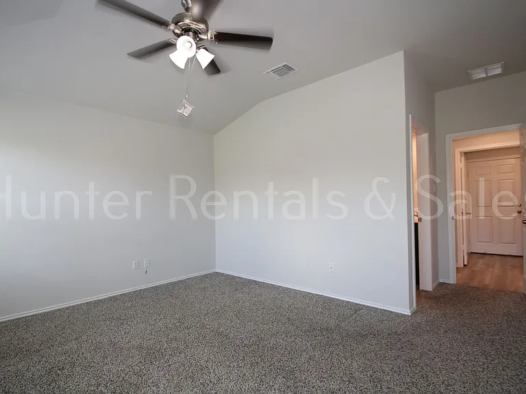 7007 Gilbert Dr — Photo 11