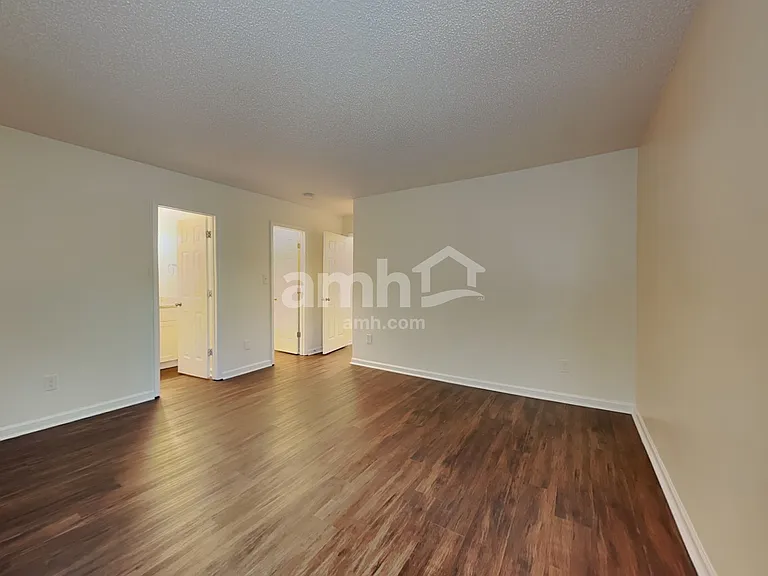 4705 Silverdene St — Photo 8