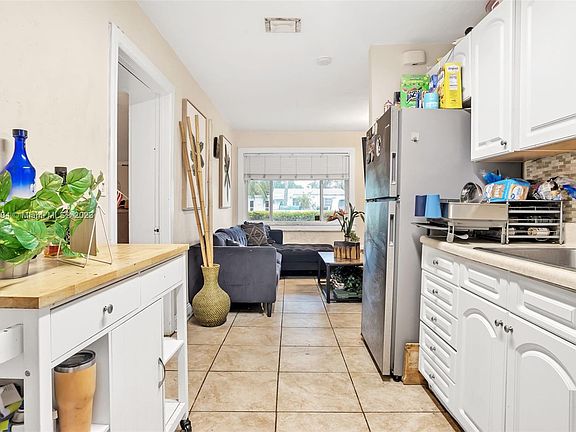 4th image of 2633 NE 15th Ave