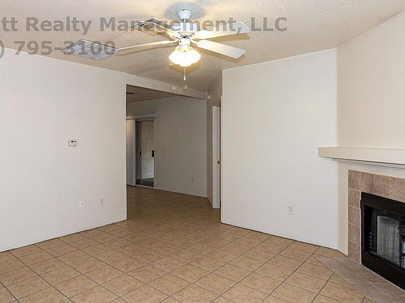 3rd image of 1204 N Winstel Blvd Unit 9