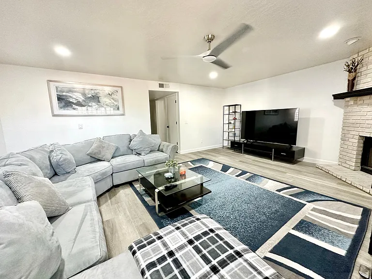 1020 E Hearne Way — Photo 18