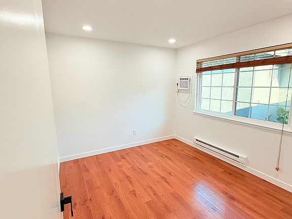 3rd image of 1521 Eden Ave