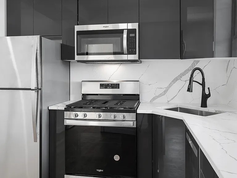 3025 W Irving Park Rd #3W — Photo 3