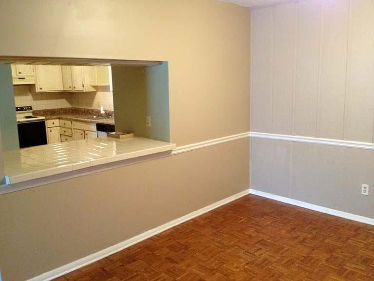 2nd image of 606 Woodland Vlg
