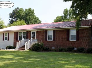 119 Colonial Dr, Clinton, NC 28328