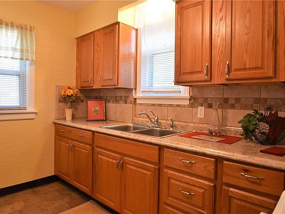 3rd image of 734 Allison Ave