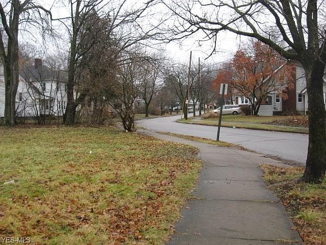 2nd image of 907 Stadelman Ave